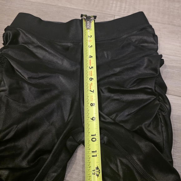 ALO Yoga Shiny Black Activewear - Picture 8 of 9